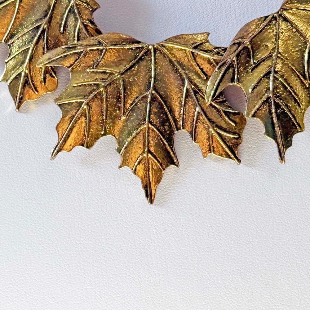 5 MAPLE LEAVES GOLD TONE NECKLACE, SLIGHTLY OVERLAPPING, CANADIAN SYMBOL, 20 INC